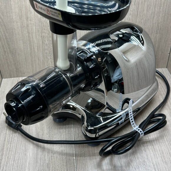Omega Juice & Vegetable Extractor Model No. 8006 Stainless Steel Electric Silver - Picture 6 of 13